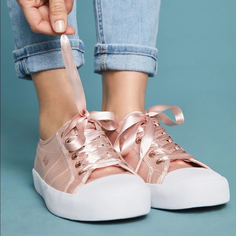 NWT Gola Satin Sneaker